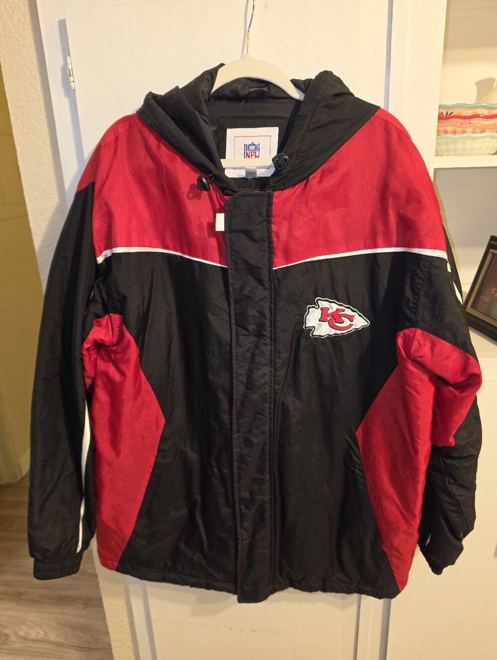 KANSAS CITY CHIEFS NFL Zip Coat/Jacket Red/Black w/Emblems Size Large Excellent!